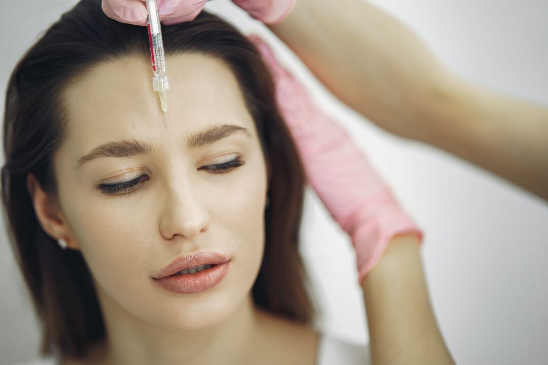 Inyecciones de Botox para rejuvenecer. 